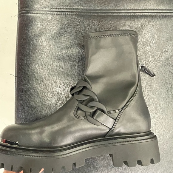 Aldo Chunky Combat Boots with Chain Accessory - Valedar Style - NWT - Picture 4 of 7